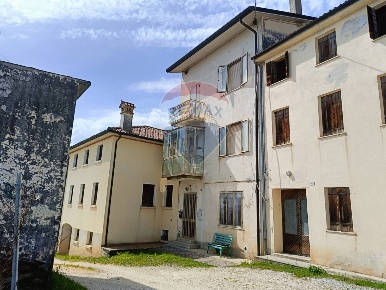 Foto Appartamento in Via Cimitero, Valdobbiadene Santo Stefano di 230 m²