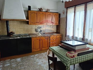 Foto Appartamento in Via Cimitero, Valdobbiadene Santo Stefano di 230 m²