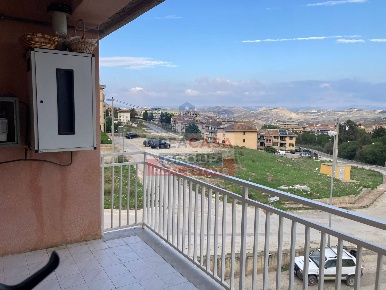 Foto Appartamento in Via Monte degli Ulivi, Riesi di 110 m² con 5 locali