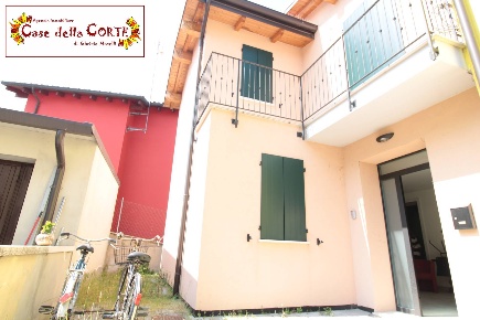 Foto Villa a schiera in PIAZZA AUGUSTO POLA, Terre del Reno San Carlo