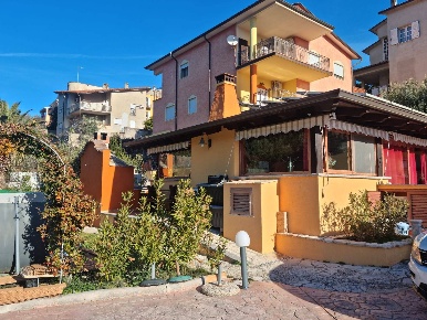Foto Villa bifamiliare in VIA MONSERRATO, Ozieri Centro di 350 m²