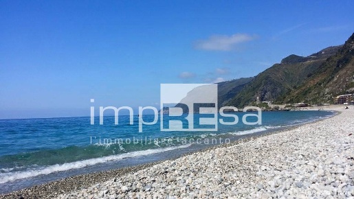 Foto Appartamento a Bagnara Calabra di 100 m² con 5 locali in vendita