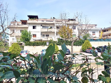 Foto Appartamento a Folignano La Pigna Pigna Bassa di 187 m² con 10 locali