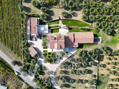 Foto Villa singola a Mosciano Sant'Angelo di 430 m² con 15 locali