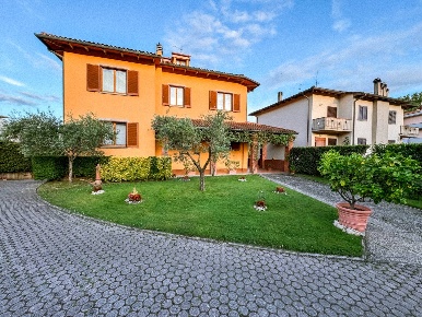 Foto Villa singola in CAVRIGLIA, Cavriglia di 290 m² con 9 locali