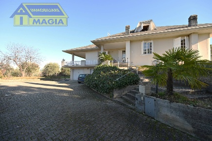 Foto Villa singola a Folignano La Pigna Pigna Bassa di 400 m² con 8 locali