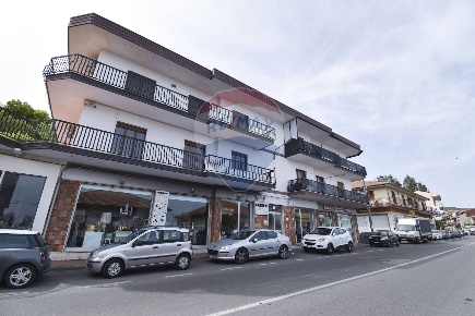 Foto Appartamento in Via IV Novembre, Zafferana Etnea Centro di 156 m²