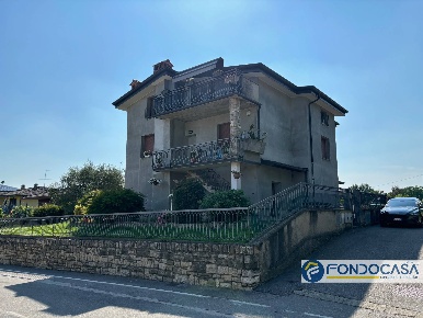 Foto Appartamento in via Gazzo, Castelli Calepio di 128 m² con 3 locali