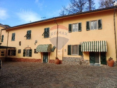 Foto Villa singola in via del Crinale / via Poggio alla Guardia, di 950 m²