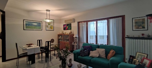Foto Appartamento a Folignano La Pigna Pigna Bassa di 109 m² con 7 locali