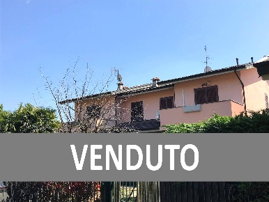 Foto Villa bifamiliare in Via tre Case, Usmate Velate Mongorio Tre Case