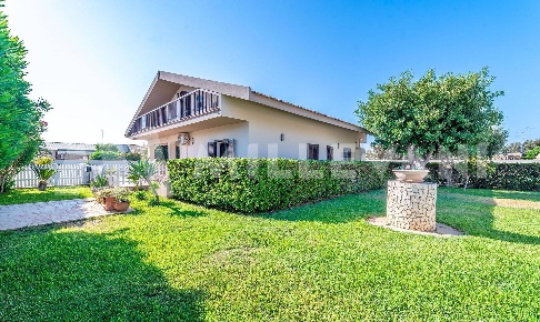 Foto Villa singola in Via degli Appennini, Santa Croce Camerina di 160 m²