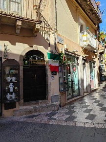 Foto Appartamento in Corso Umberto, Taormina Centro di 80 m² con 5 locali