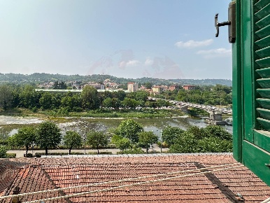 Foto Appartamento in Via Voltegna, Ovada Centro di 104 m² con 3 locali