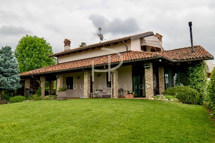 Foto Villa singola in VIA LA MORRA, Cherasco di 240 m² con 7 locali