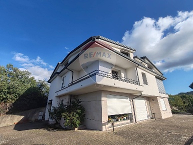 Foto Villa singola a San Giorgio del Sannio di 500 m² con 12 locali