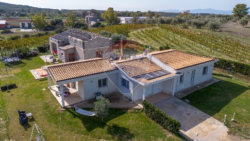 Foto Villa singola in strada statale 387, Dolianova di 140 m² con 4 locali