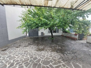 Foto Villa singola in Via Traversa per le Calvane, Prato di 300 m²