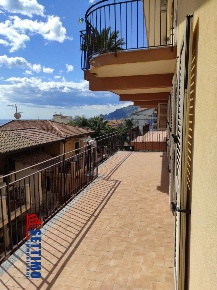 Foto Appartamento a Santa Teresa di Riva Centro di 97 m² con 7 locali