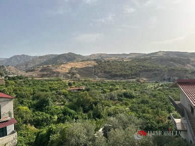 Foto Appartamento a Melito di Porto Salvo di 100 m² con 4 locali in vendita
