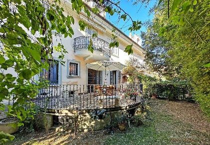 Foto Appartamento a Bordighera Centro di 177 m² con 8 locali in vendita