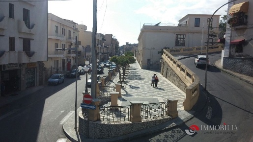 Foto Appartamento a Melito di Porto Salvo di 120 m² con 5 locali in vendita