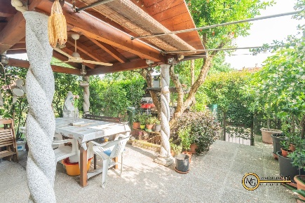 Foto Villa a schiera in Via Strettone, Vignate Centro di 130 m² in vendita