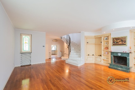 Foto Villa unifamiliare a Vignate Centro di 320 m² con 5 locali in vendita