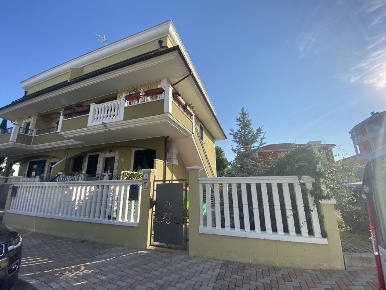 Foto Villa unifamiliare in Via Emilio Casella, Cepagatti Centro di 150 m²