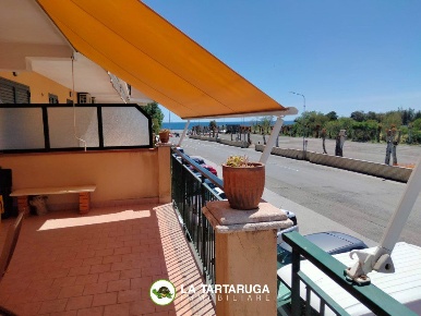 Foto Appartamento a Santa Teresa di Riva Centro di 100 m² con 4 locali