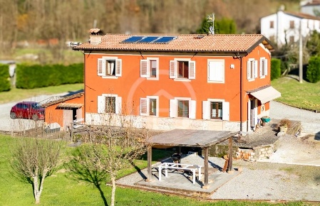 Foto Villa unifamiliare in Località Orsucci 1 Mologno, Barga di 160 m²