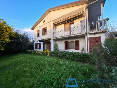 Foto Casa indipendente a Cerreto Guidi Lazzeretto di 260 m² con 10 locali