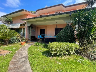 Foto Villa a Montignoso in vendita