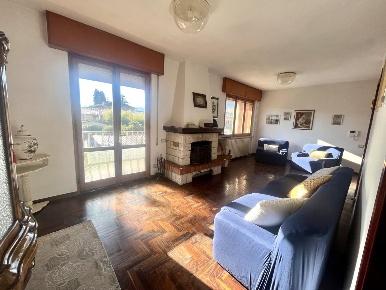 Foto Appartamento a Barga di 100 m² con 5 locali in vendita