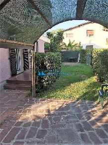 Foto Appartamento a Montignoso Cinquale di 70 m² con 3 locali in affitto
