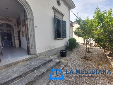 Foto Casa indipendente a Cerreto Guidi Centro di 400 m² con 15 locali