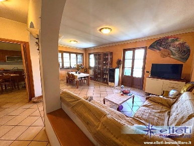 Foto Villa unifamiliare a Montignoso Cinquale di 200 m² con 5 locali