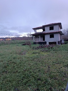 Foto Villa unifamiliare a Barga Castelvecchio Pascoli di 350 m² in vendita