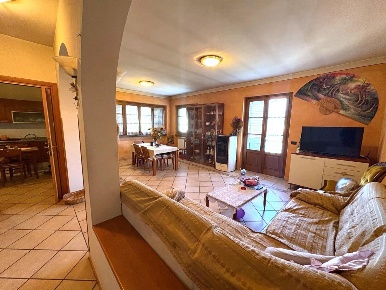 Foto Villa unifamiliare a Montignoso Cinquale di 200 m² con 5 locali