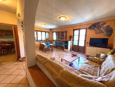 Foto Villa unifamiliare a Montignoso Cinquale di 200 m² con 5 locali