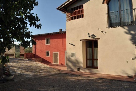 Foto Villa unifamiliare a Cavriglia di 230 m² con 10 locali in vendita
