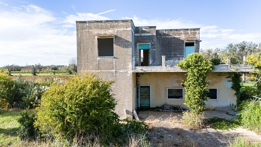 Foto Casa indipendente a Campi Salentina di 170 m² con 6 locali in vendita