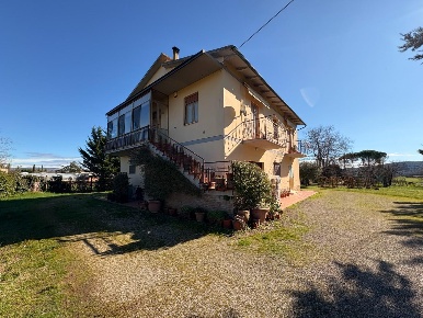 Foto Casa indipendente a Monteriggioni di 215 m² con 9 locali in vendita