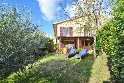 Foto Villa a schiera a Monteriggioni di 160 m² con 5 locali in vendita