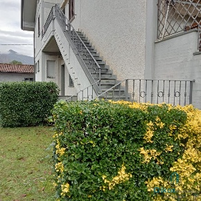 Foto Appartamento a Montignoso Ronchi - Poveromo di 75 m² con 5 locali