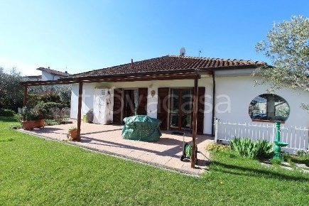 Foto Appartamento a Santo Stefano di Magra di 187 m² con 7 locali