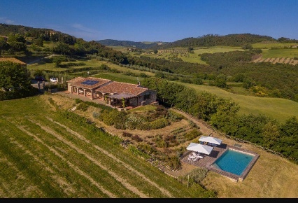 Foto Villa unifamiliare a Volterra Centro di 400 m² con 16 locali