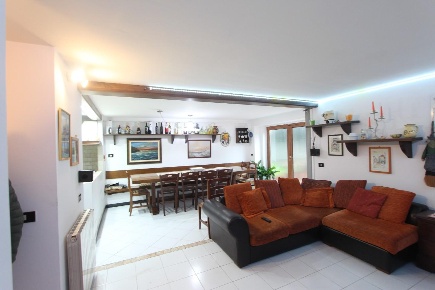 Foto Villa a schiera a Santo Stefano di Magra Centro di 161 m² con 8 locali