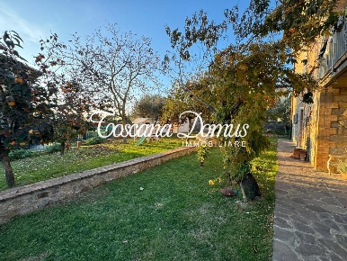 Foto Villa bifamiliare a Monteriggioni Quercegrossa di 330 m² con 12 locali