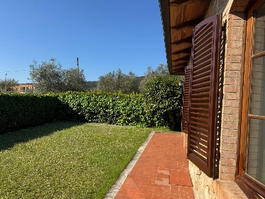 Foto Casa indipendente a Sovicille Centro di 150 m² con 7 locali in vendita